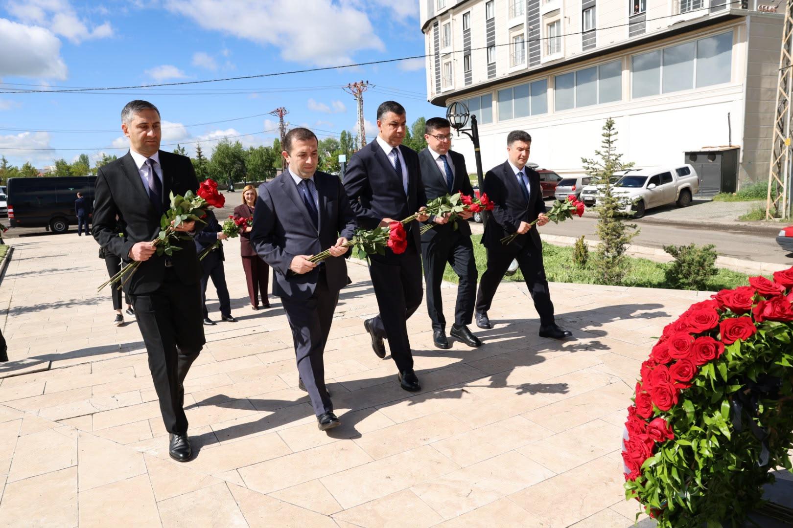 turkiye-ve-azerbaycan-bassavcilarindan-tarihi-ziyaret-4.jpg