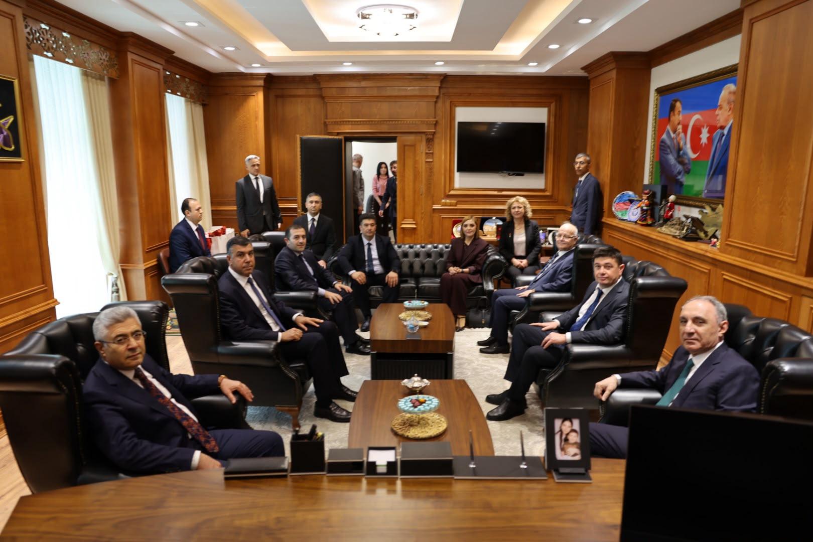 turkiye-ve-azerbaycan-bassavcilarindan-tarihi-ziyaret-6.jpg