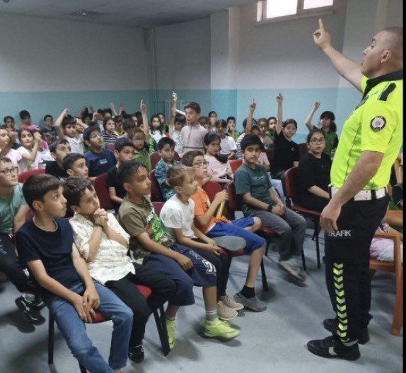 Bingöl’de öğrencilere trafik güvenliği eğitimi