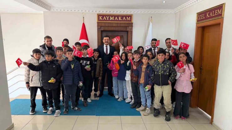 Karayazı sevdiği Kaymakam Onur Titiz’e veda ediyor