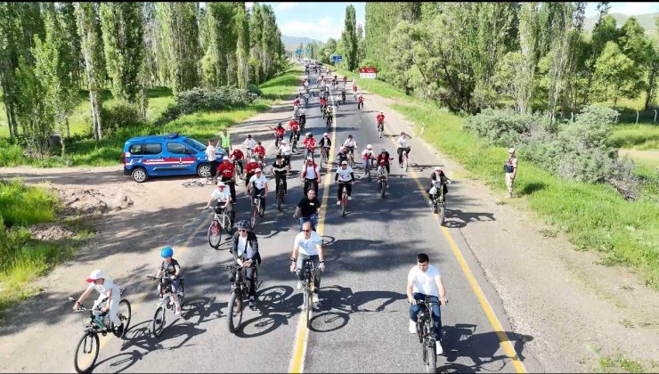 Narman’da doğa ve spor Peri Bacaları’nda buluştu