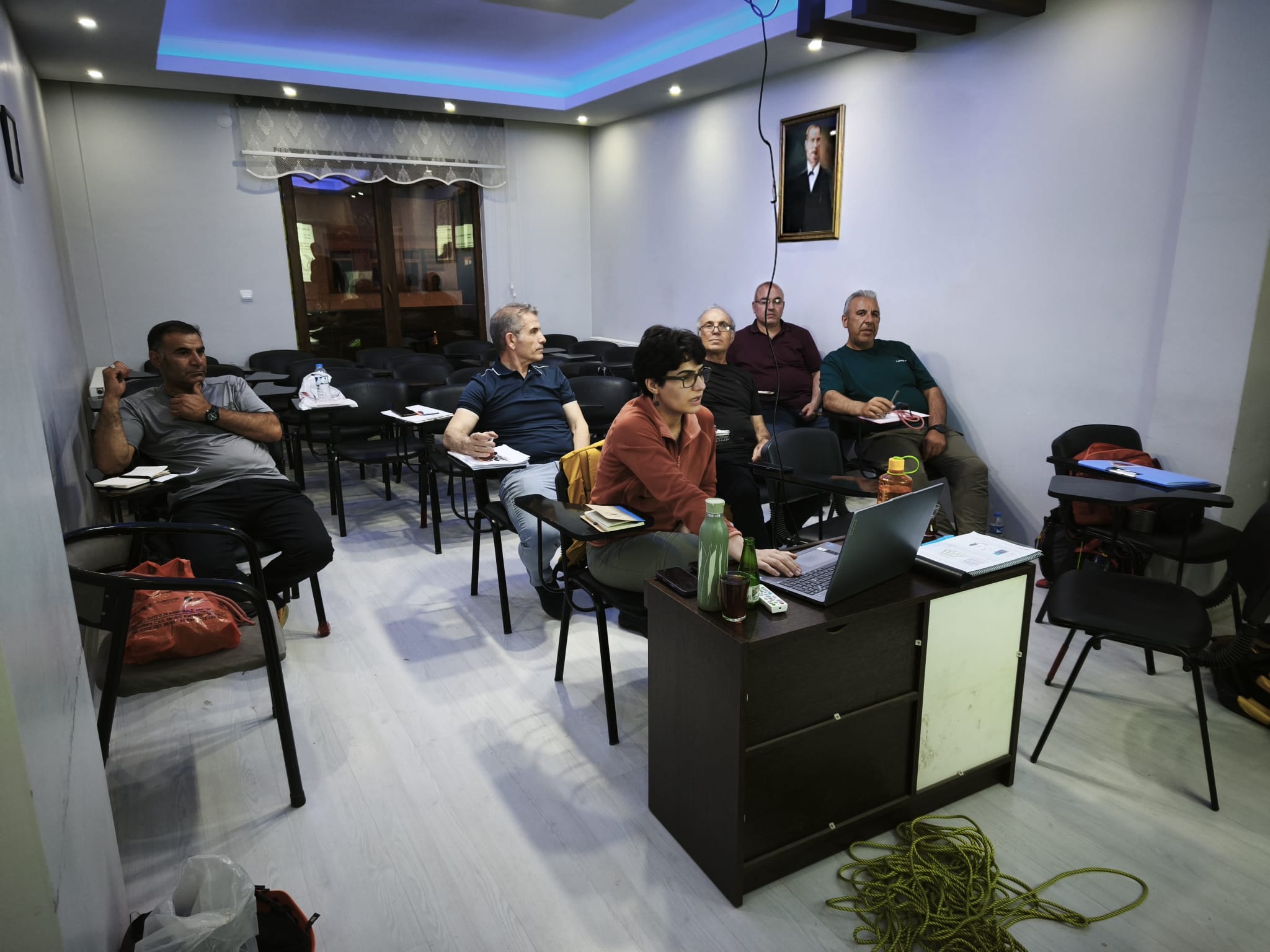 24e34ef9-a670-4df0-bacb-3bbcaaf20a7f.jpg