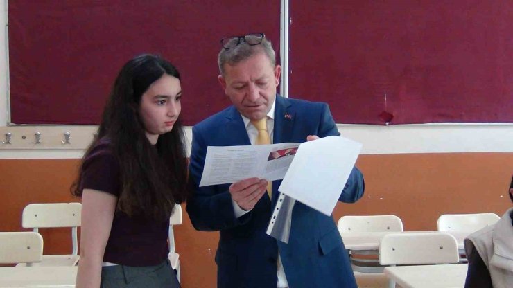 Kars’ta 53 bin 676 öğrenci karne sevinci yaşadı, yaz tatili başladı