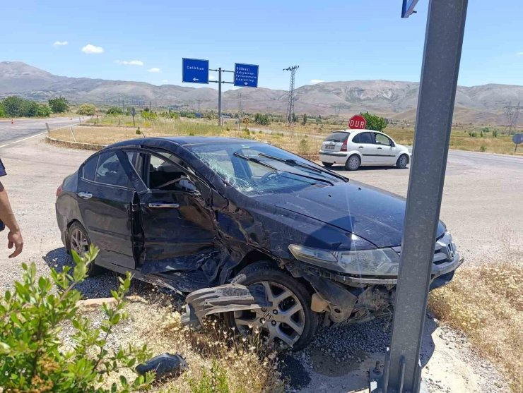 Malatya’da iki araç çarpıştı: 2 yaralı