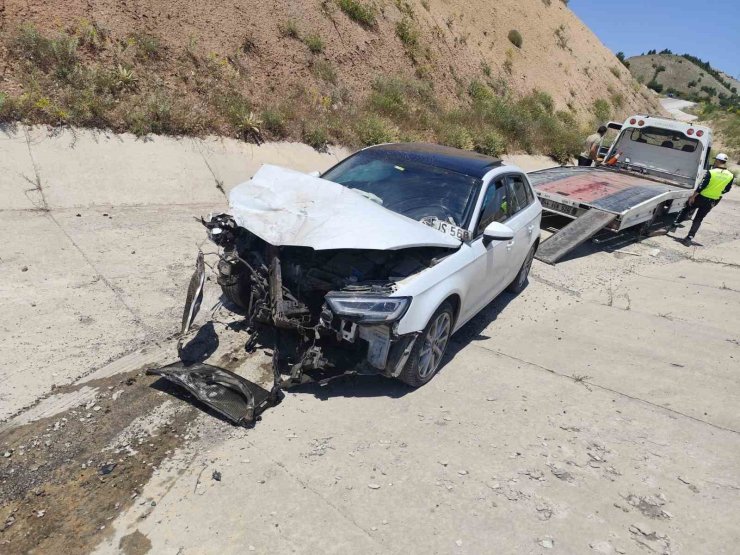 Malatya’da iki aracın çarpıştığı kaza kamerada: 4 yaralı