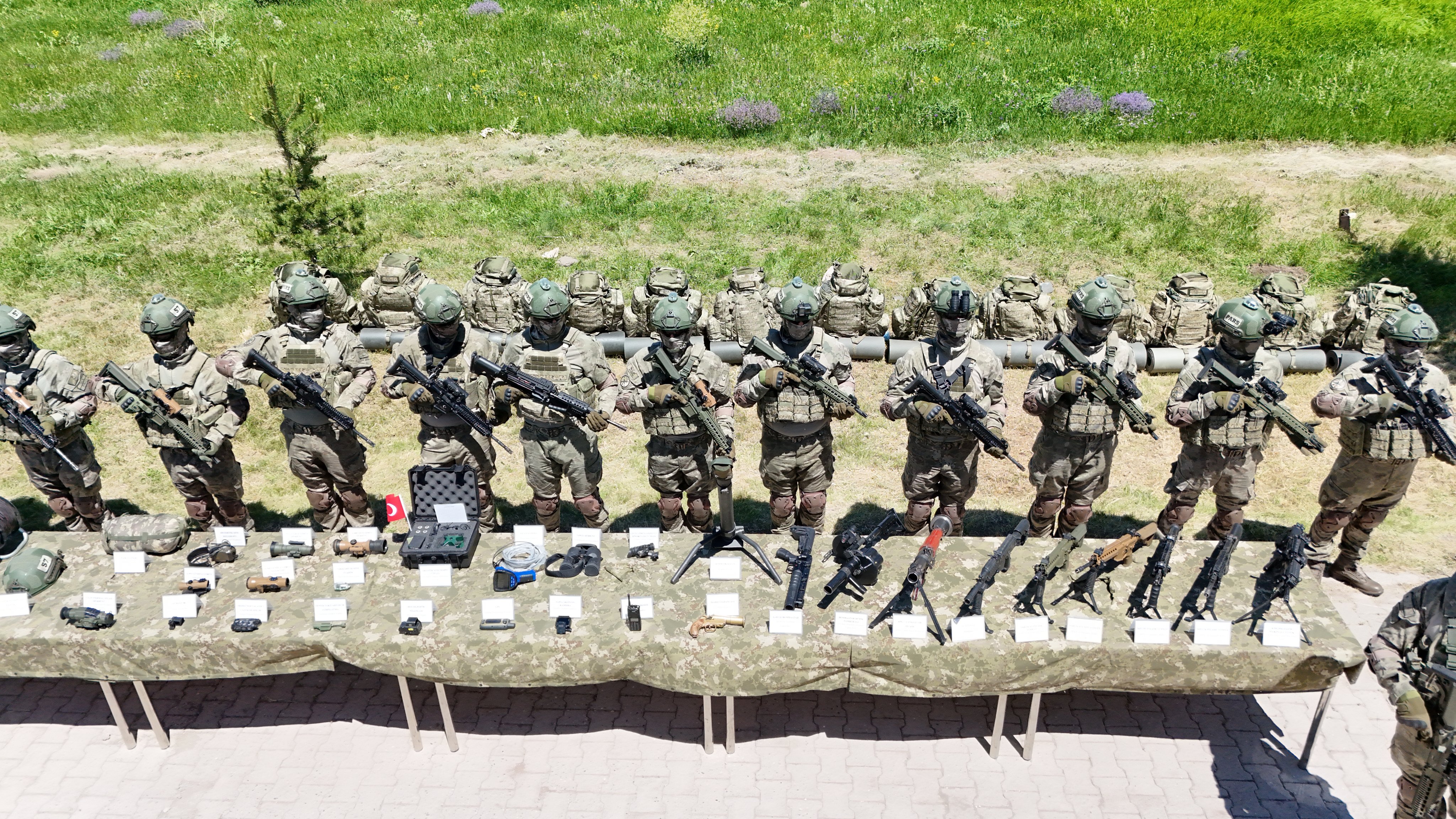 hl5kdlxwcaap5fq.jpg