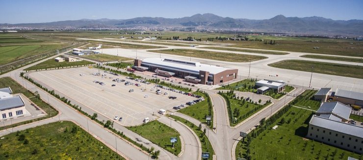 Erzurum Valiliği’nden havalimanı açıklaması
