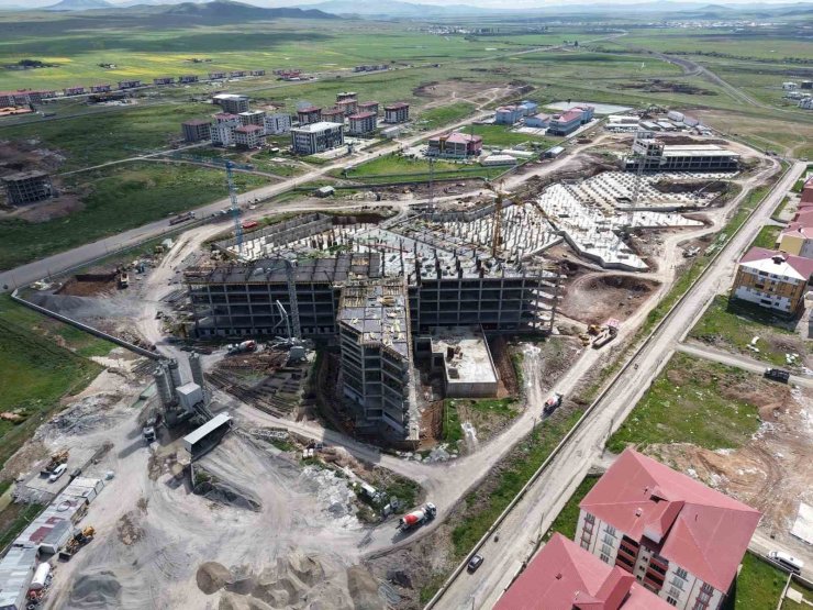 500 Yataklı Kars Bölge Hastanesi yükseliyor: Kars sağlıkta yeni bir döneme hazırlanıyor