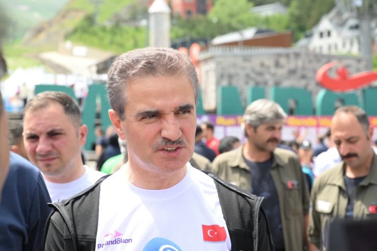Vali Baruş, Palandöken’de "Run to stars" yürüyüşüne katıldı