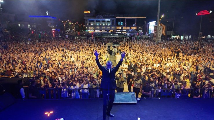 Ferhat Göçer Erzincan’ı coşturdu