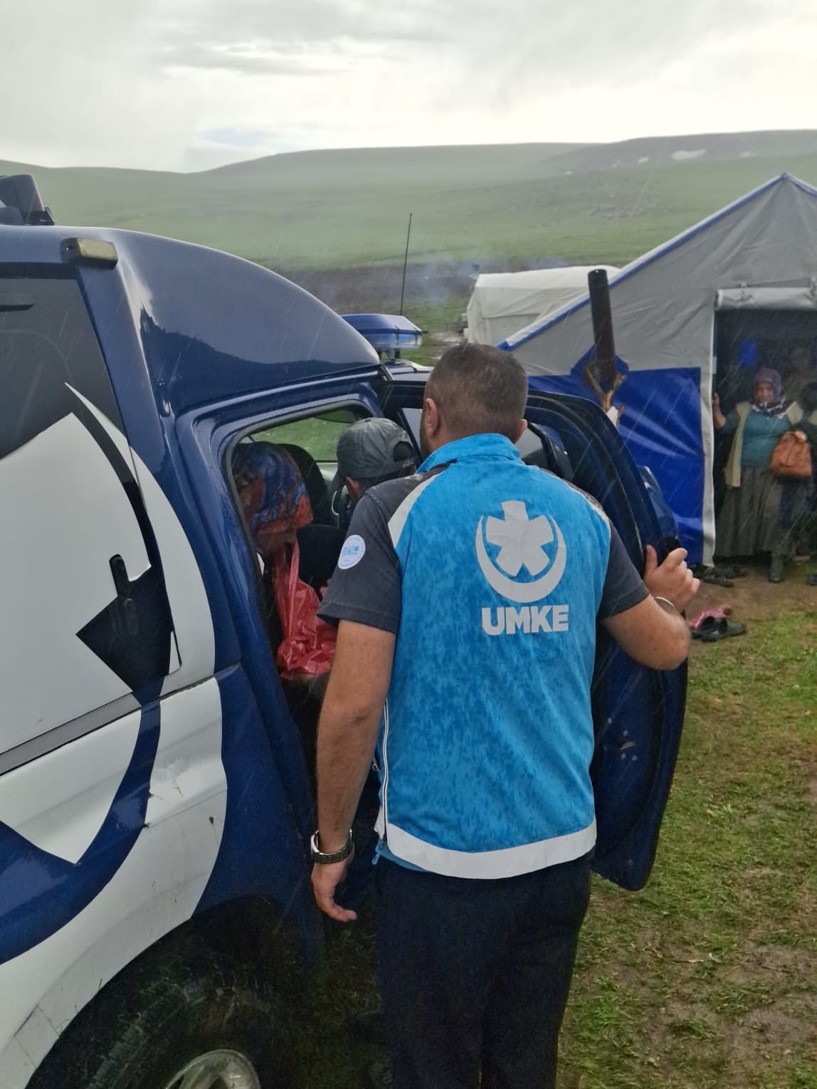 zorlu-yaylada-zamanla-yaris-umkeden-nefes-kesen-kurtarma-operasyonu112-acil-cagri-merkezin-1.jpg