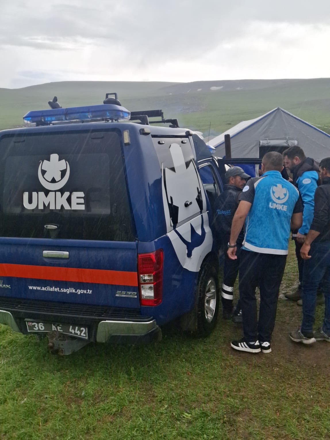 zorlu-yaylada-zamanla-yaris-umkeden-nefes-kesen-kurtarma-operasyonu112-acil-cagri-merkezin-2.jpg
