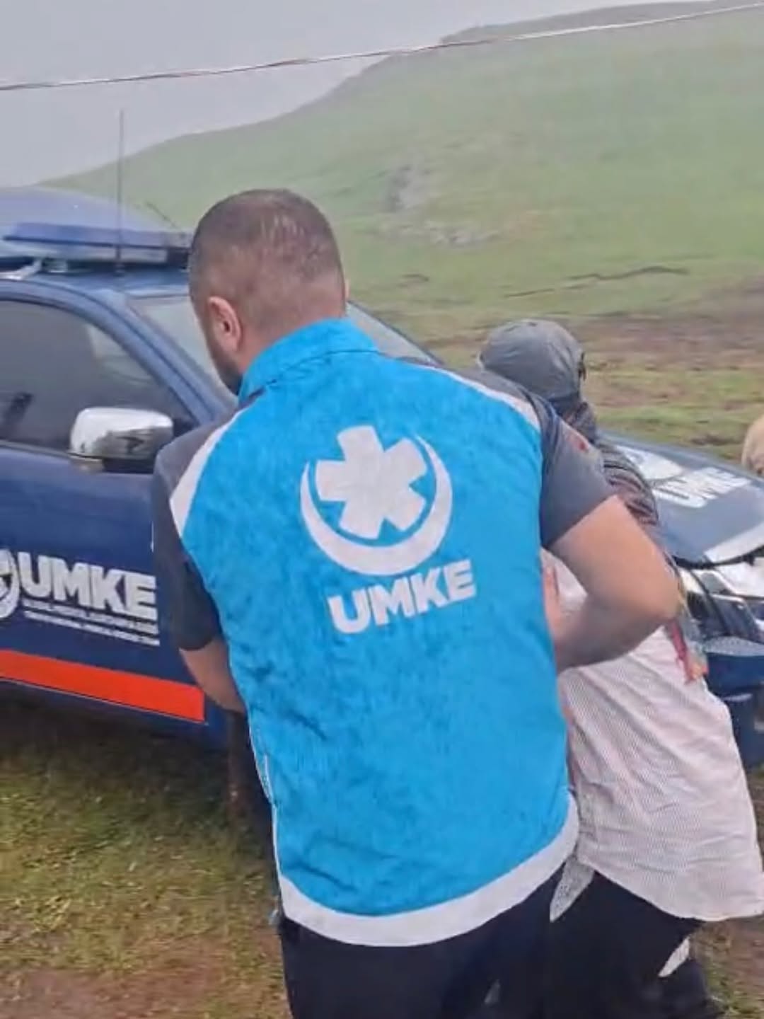zorlu-yaylada-zamanla-yaris-umkeden-nefes-kesen-kurtarma-operasyonu112-acil-cagri-merkezin.jpg