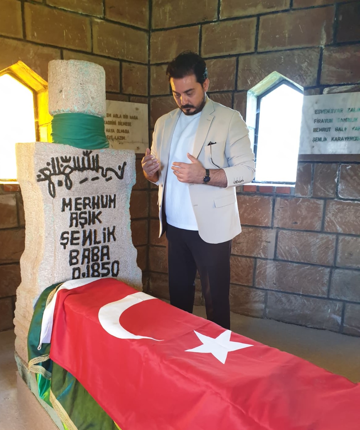 karsta-tarihi-bulusma-karapapak-turkleri-calistayi-ve-ozanlar-solenine-yogun-ilgi-4.jpg