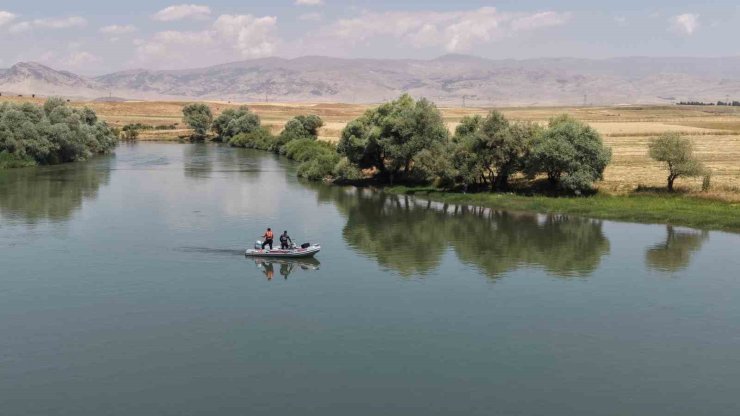 Murat Nehri’nde kaybolan Berat’ı arama çalışmaları 4’üncü gününde