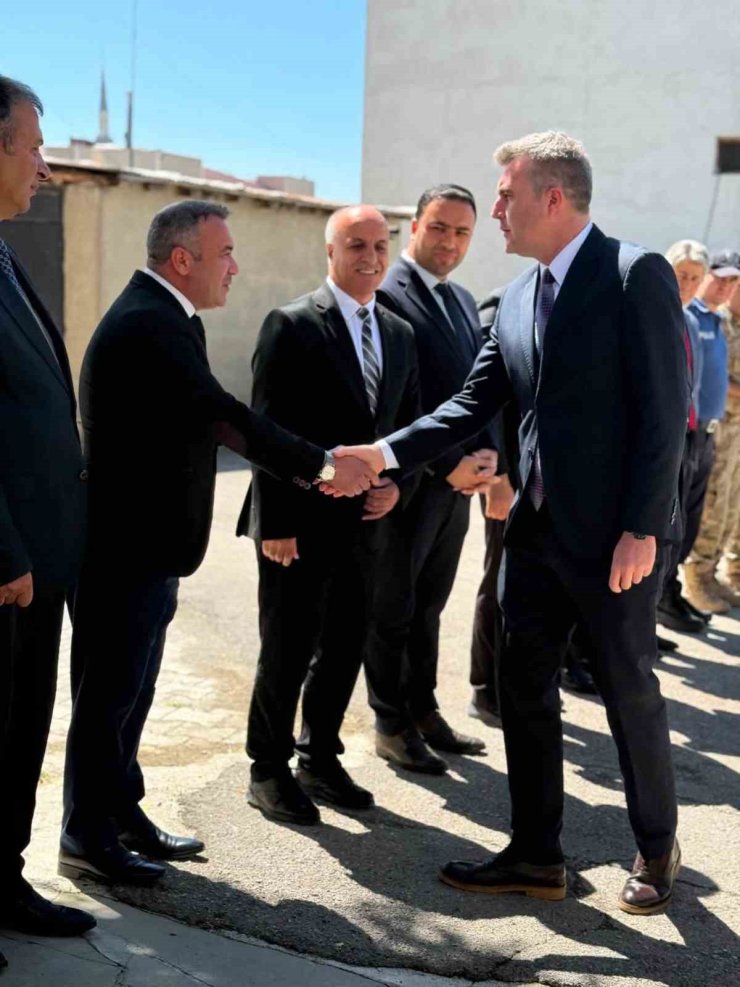 Özalp Kaymakamı Bolat görevine başladı