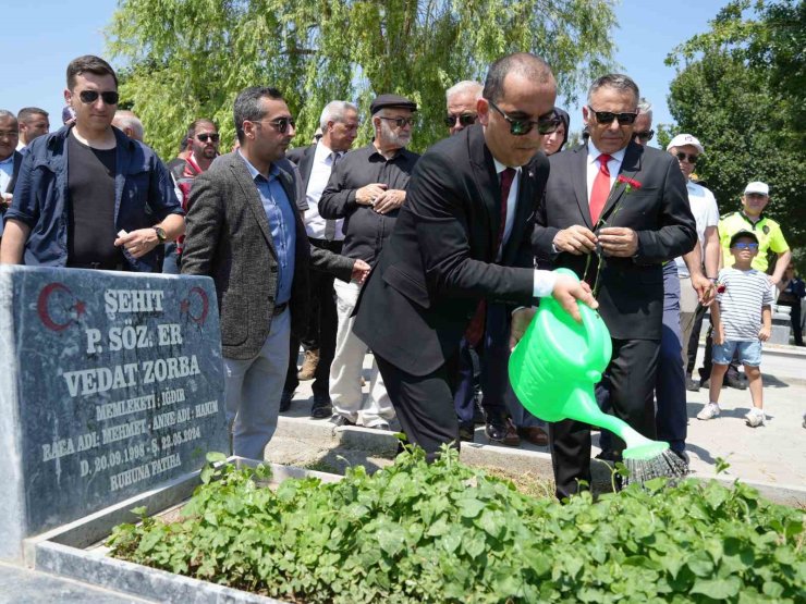 Iğdır’da şehitler kabirleri başında anıldı