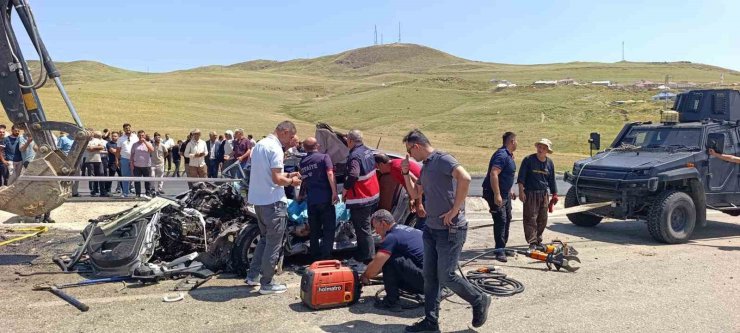 Muş’ta kamyonla otomobil çarpıştı: 2 ölü, 1 yaralı