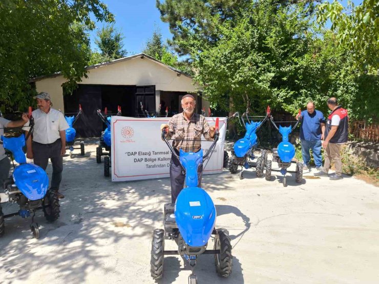 Elazığ’da çiftçilere çapa makinesi dağıtıldı