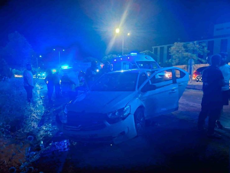 Bingöl’de iki otomobil çarpıştı: 2 yaralı