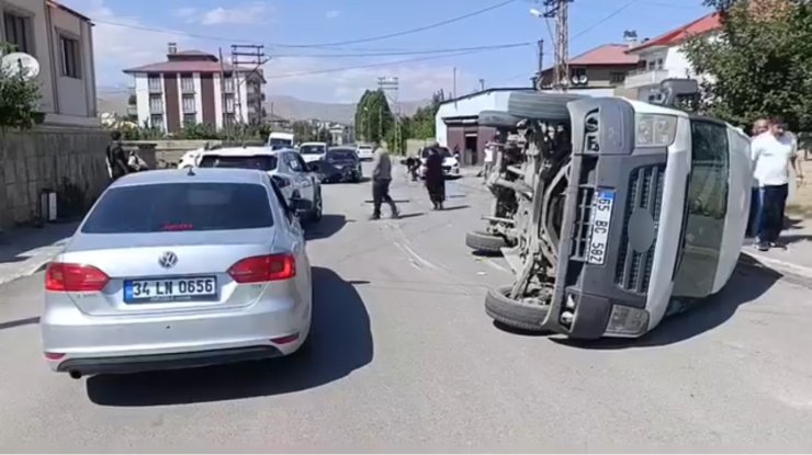 Yüksekova’da trafik kazası: 3 yaralı