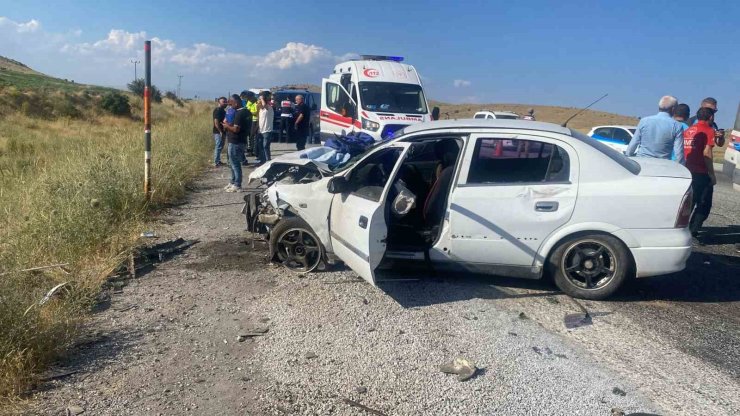 Tatvan’da iki otomobil çarpıştı: 6 yaralı