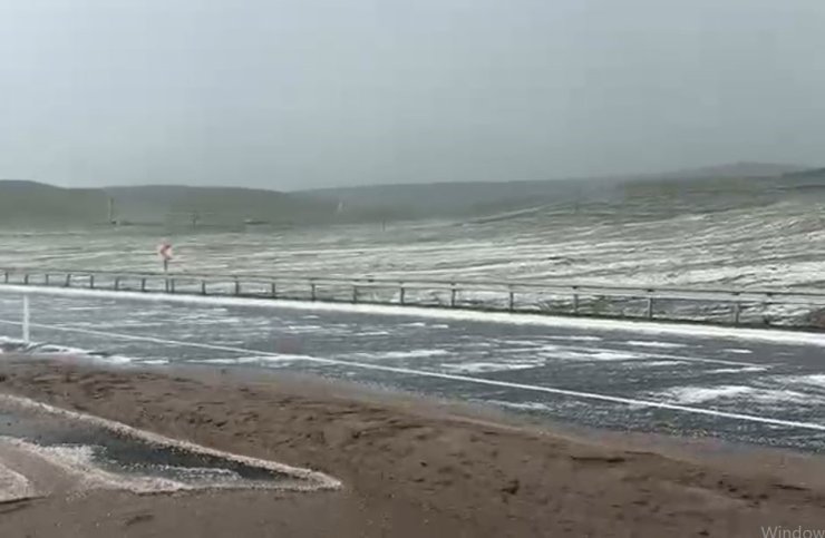 Dağlar beyaza büründü, yol ulaşıma kapandı