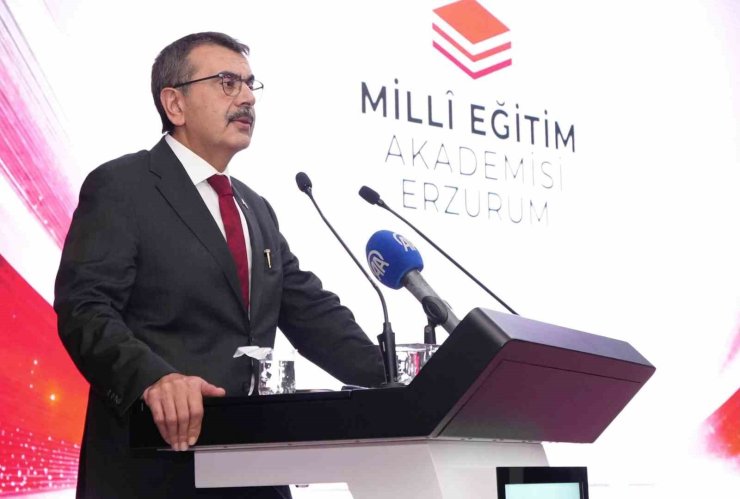 Bakan Tekin: "Hayatın çok hızlı değiştiği bir dönemi yaşıyoruz"