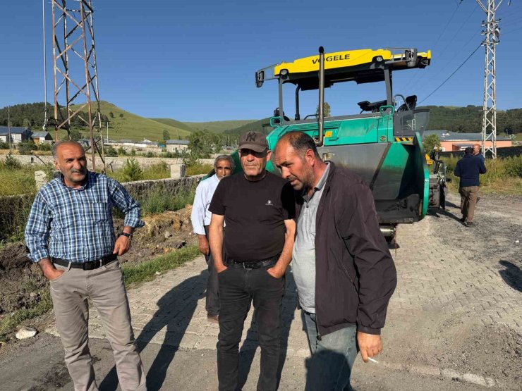 Hamamlı köyü sıcak asfaltla buluşuyor: Sarıkamış’ta ulaşım konforu artıyor