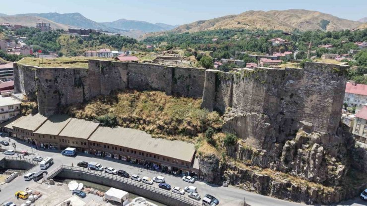 Bitlis Kalesi’nde kazılar büyük ölçüde tamamlandı