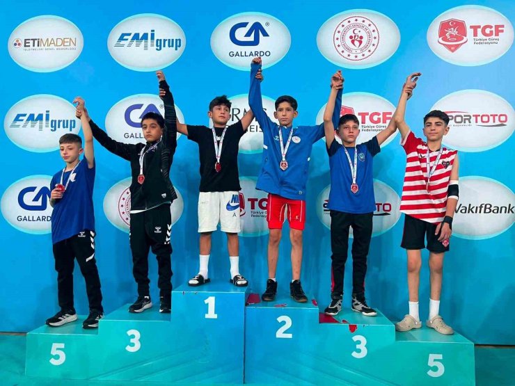 Malatya U14 Greko-Romen Takımı Türkiye şampiyonu oldu