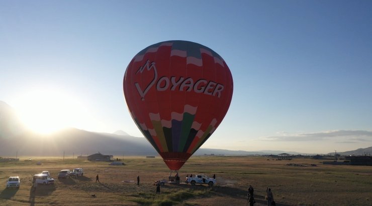 Terörden arındırılan Ağrı Dağı’nda balon turizmi başlıyor