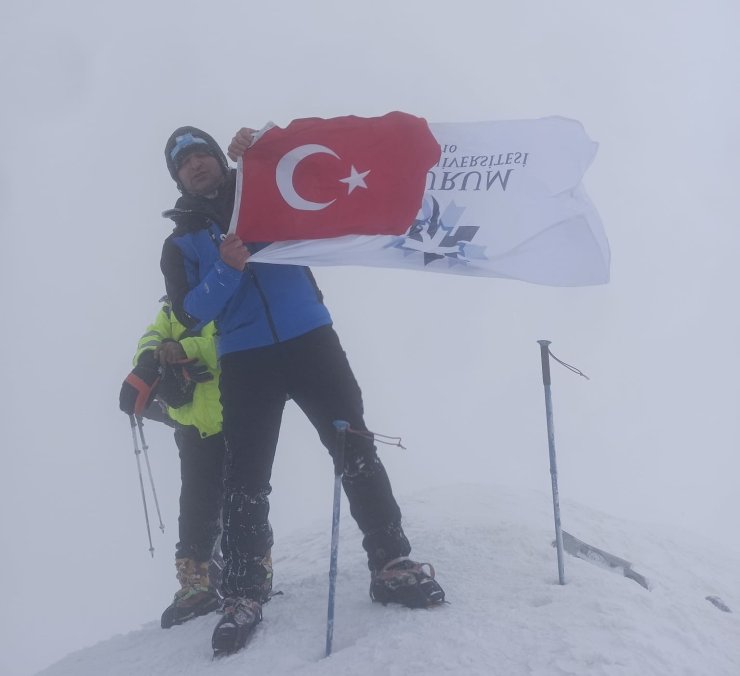 ETÜ bayrağı zirvede