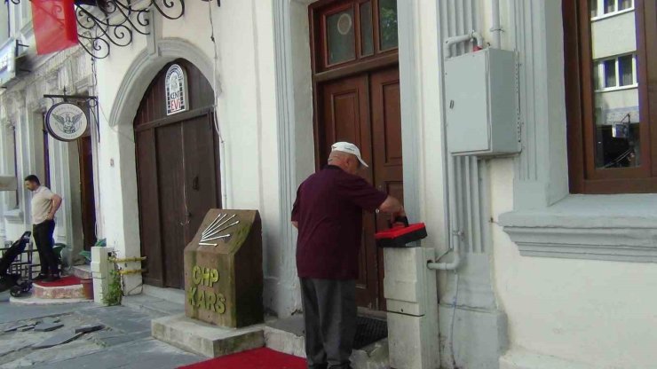 CHP Kars İl Başkanlığı’nda çilingirli devir