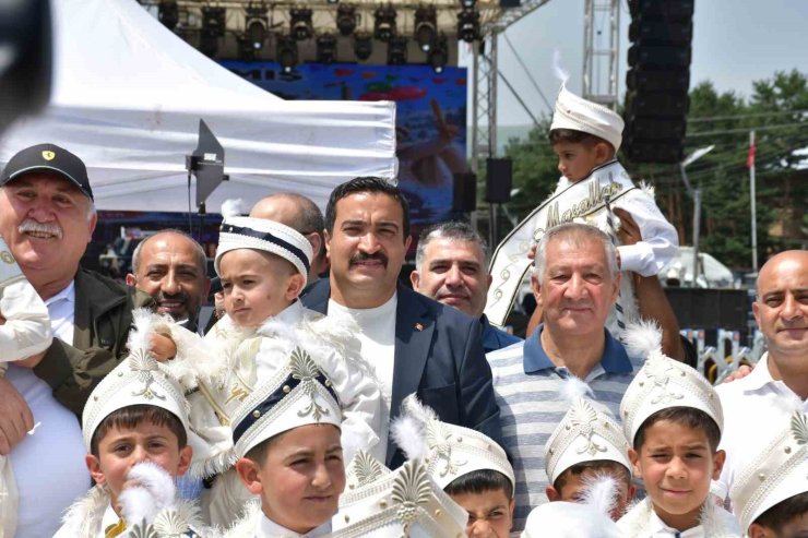 Sarıkamış Belediyesi’nden 300 çocuğa toplu sünnet şöleni