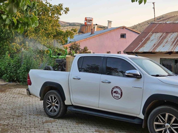 Elazığ’ın köylerinde ilaçlama çalışmaları sürüyor