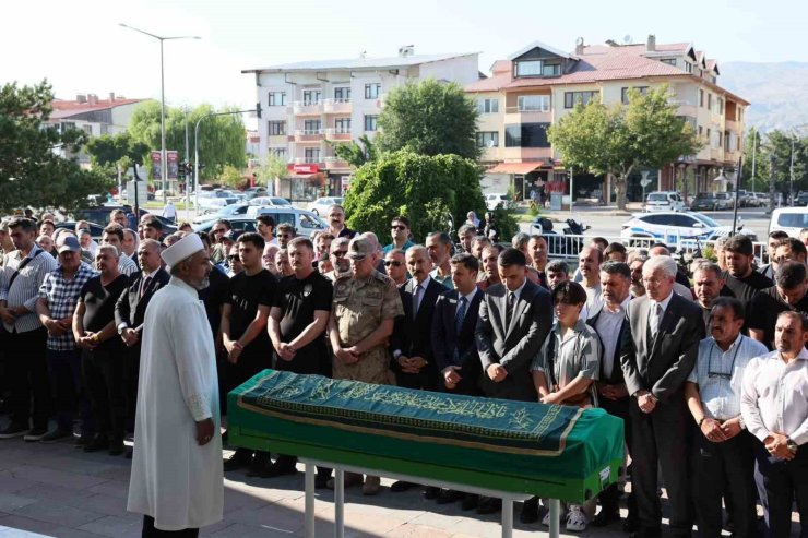Şehit babası Mehmet Zengin son yolculuğuna uğurlandı