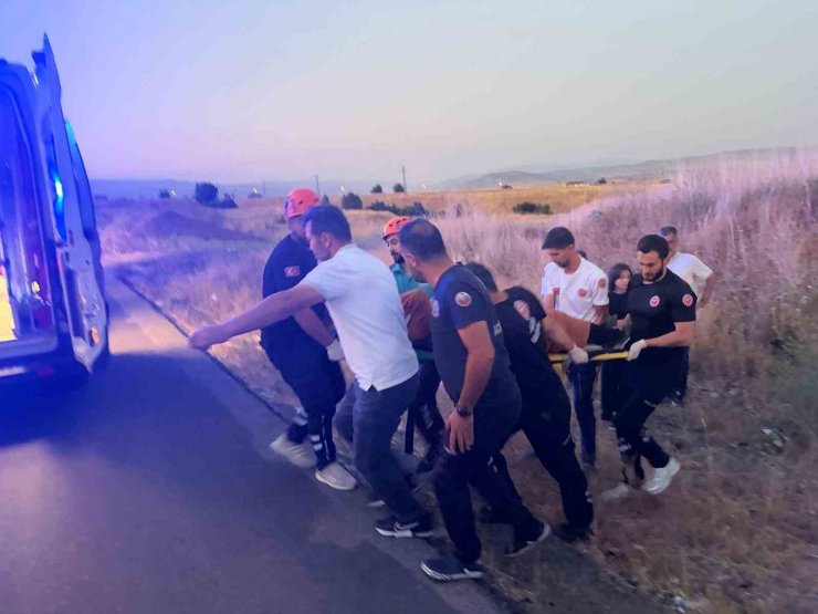 Bingöl’de otomobil yoldan çıktı: 2 yaralı