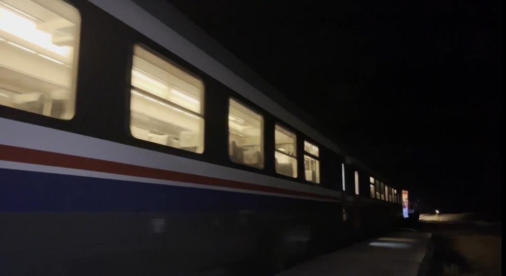 aw763705-04.jpg