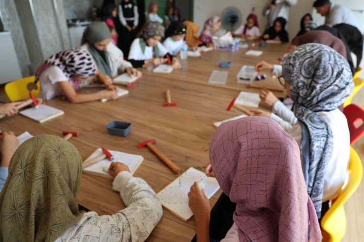 Eğitim ve sanat bir arada: Kur’an kursunda minik eller filografiyle buluştu