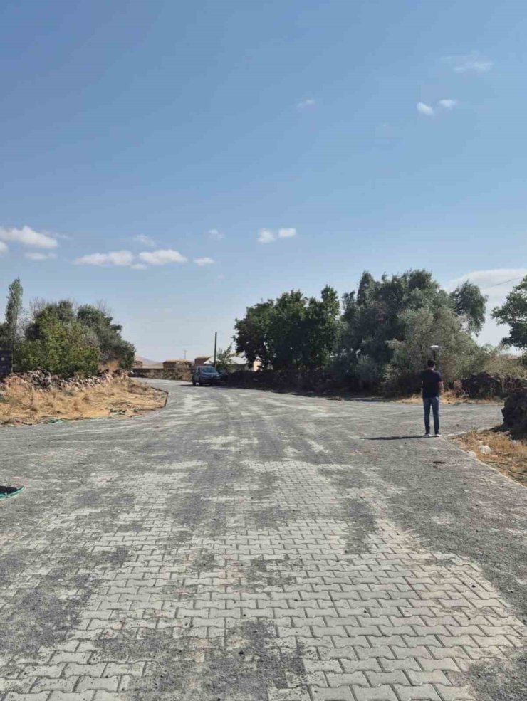 Kars’ta 89 köyde 168 bin metrekarelik kilit parke çalışması