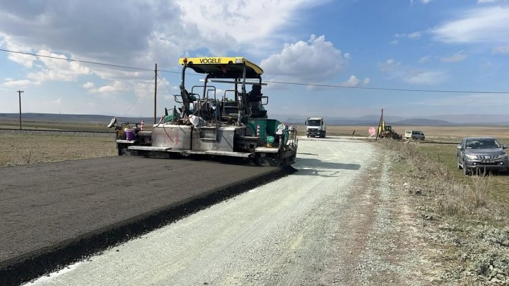 Kars’ta kırsal ulaşım atağı başladı