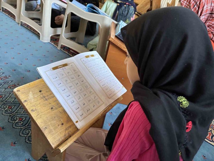 Camiler çocuk sesleriyle şenleniyor: Minikler hem öğreniyor hem eğleniyor