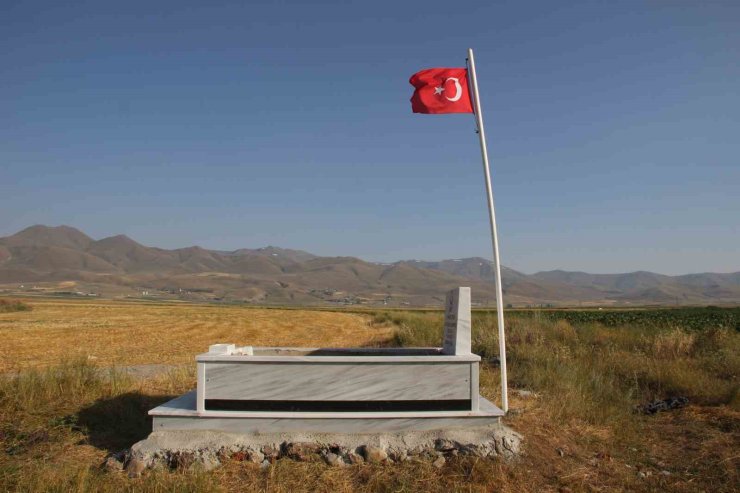 149 yıldır Erzurum Ovası’nda nöbet tutan şehidin mezarı yenilendi