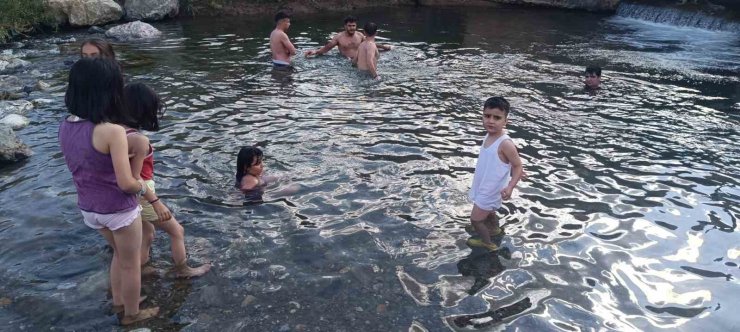 Hakkari’de sıcaklara karşı doğal çözüm