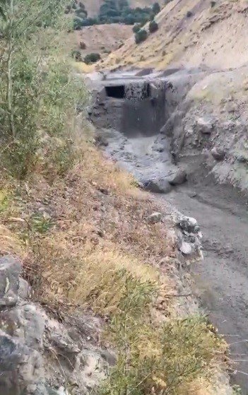 Tunceli’de heyelan anı kameralara yansıdı