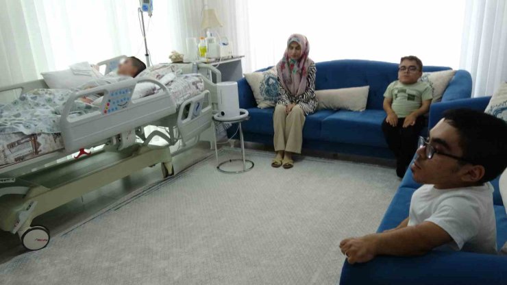 3 engelli çocuğuna bakan annenin yürek burkan mücadelesi