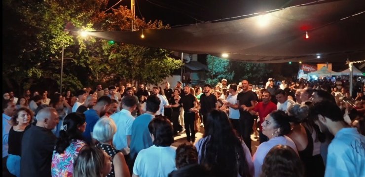 Çilek, böğürtlen, türkü ve halay! Tatlısu’da festival coşkusu