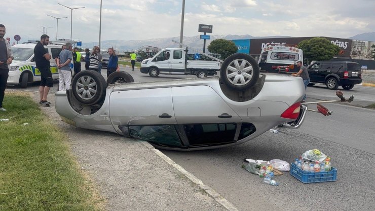 Erzincan’da otomobil takla attı: 2 yaralı
