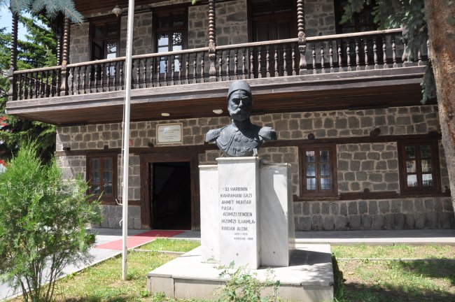 karsin-tarihine-acilan-kapi-gamp-konagi-ziyaretcilerini-buyuluyor-1.jpg